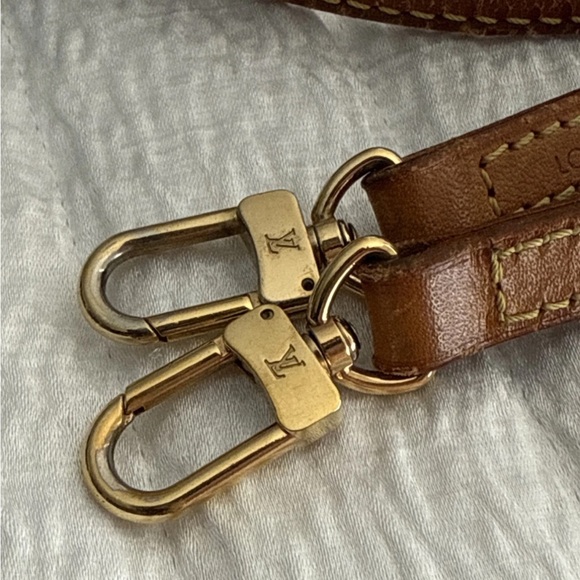 Authentic Vintage Louis Vuitton Thin Detachable Strap - Picture 4 of 6